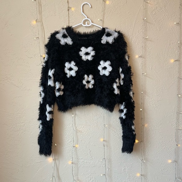 🌼Delia’s Dolls Kill Flower Sweater🌼 - Picture 2 of 2